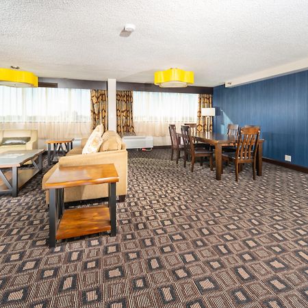 Holiday Inn Louisville East - Hurstbourne By Ihg Bagian luar foto