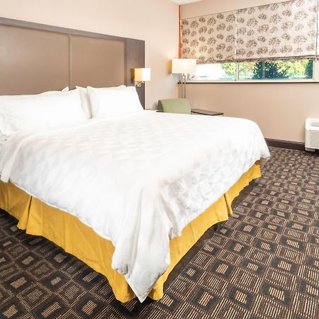 Holiday Inn Louisville East - Hurstbourne By Ihg Bagian luar foto