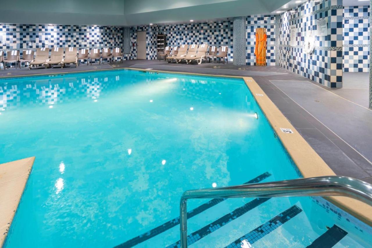 Holiday Inn Louisville East - Hurstbourne By Ihg Bagian luar foto