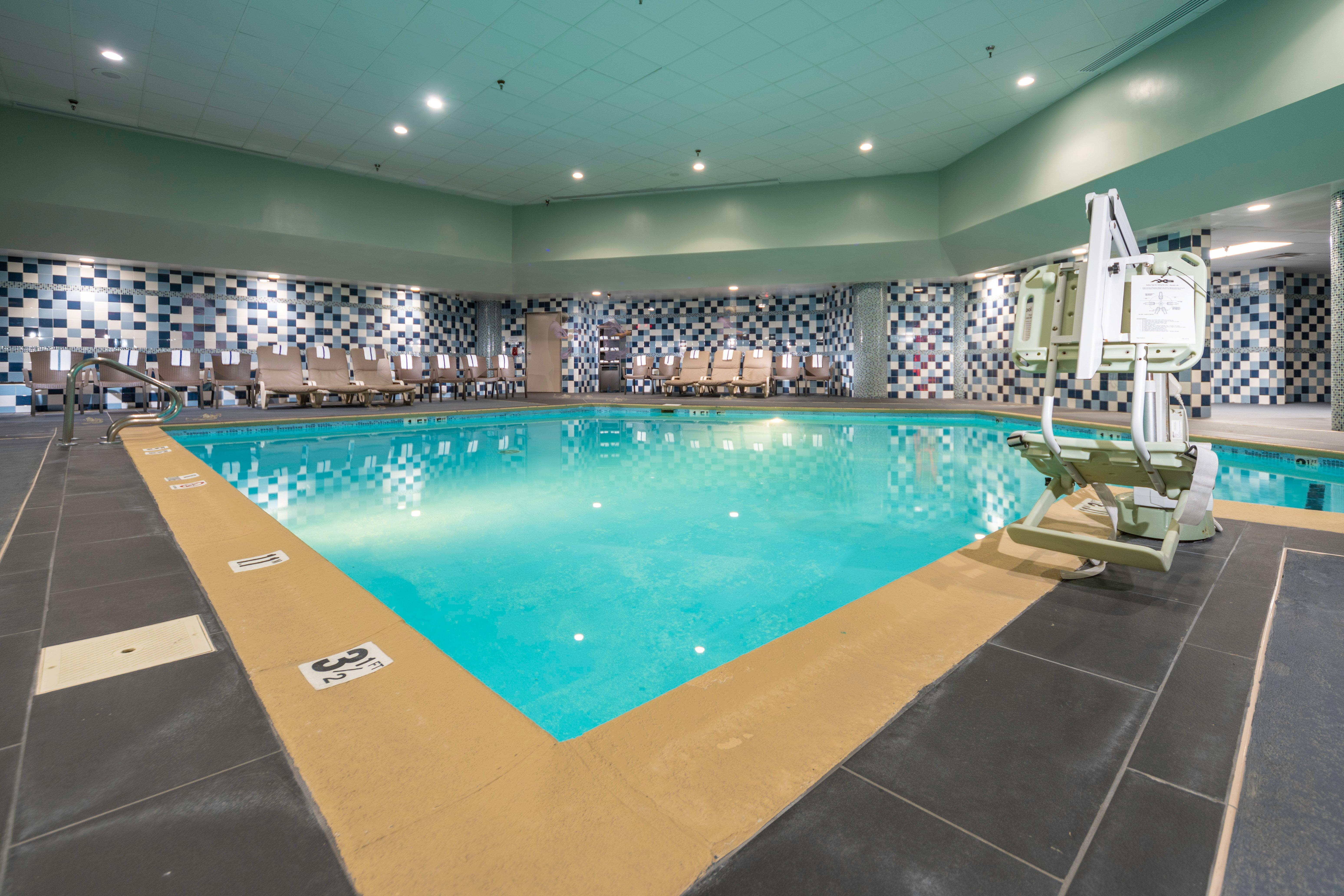 Holiday Inn Louisville East - Hurstbourne By Ihg Bagian luar foto