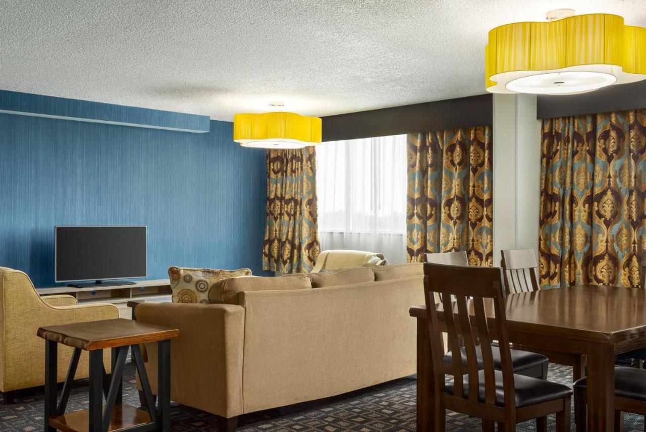 Holiday Inn Louisville East - Hurstbourne By Ihg Bagian luar foto