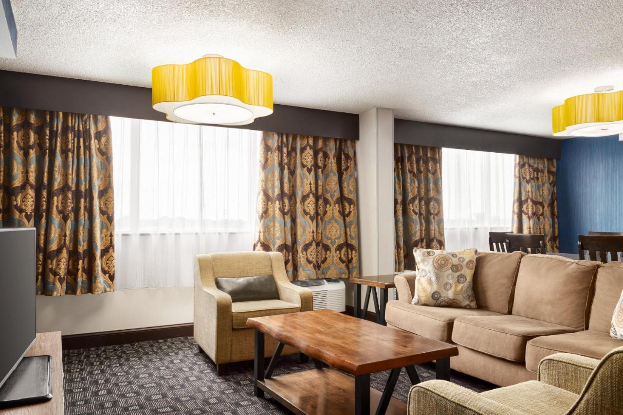 Holiday Inn Louisville East - Hurstbourne By Ihg Bagian luar foto