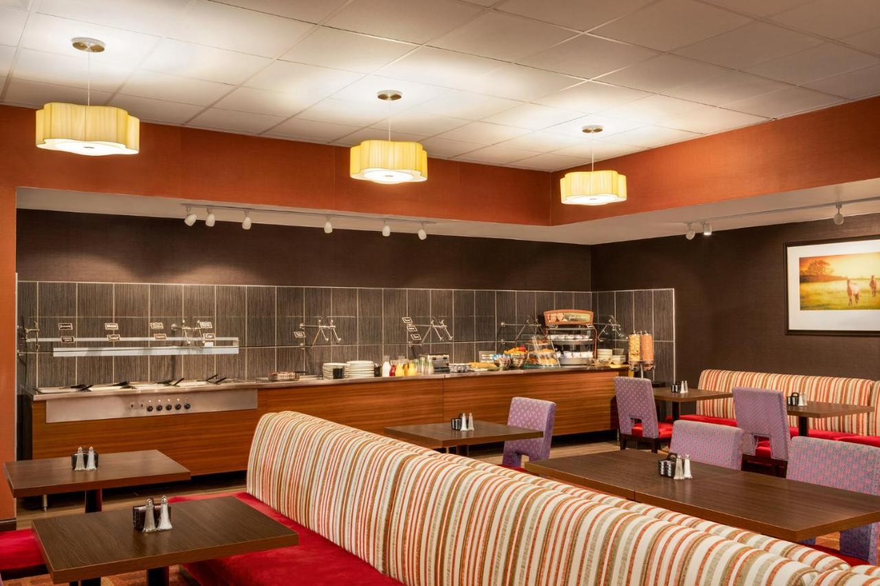 Holiday Inn Louisville East - Hurstbourne By Ihg Bagian luar foto