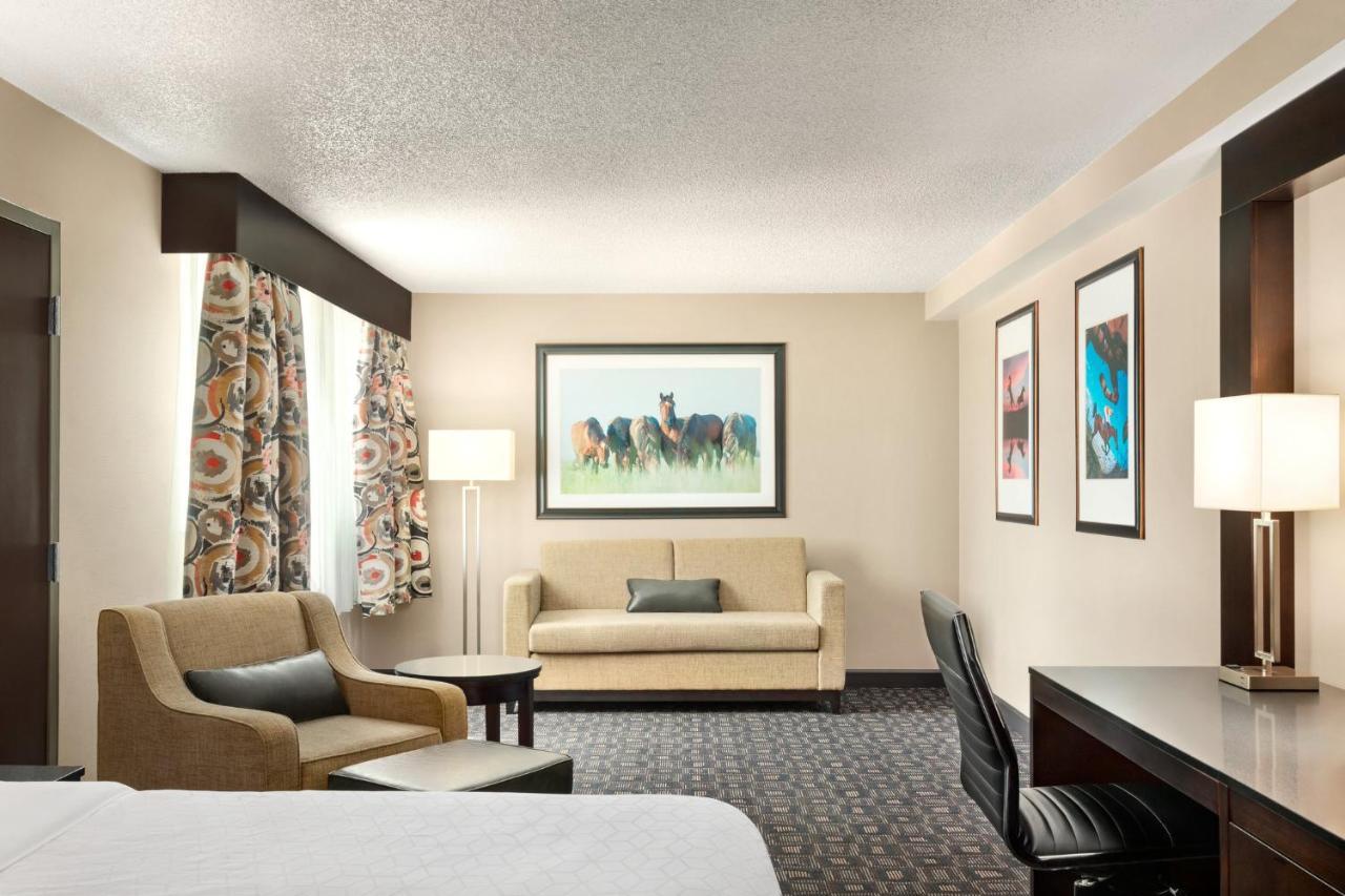 Holiday Inn Louisville East - Hurstbourne By Ihg Bagian luar foto