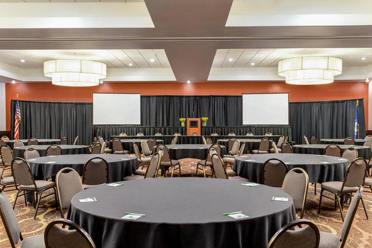 Holiday Inn Louisville East - Hurstbourne By Ihg Bagian luar foto