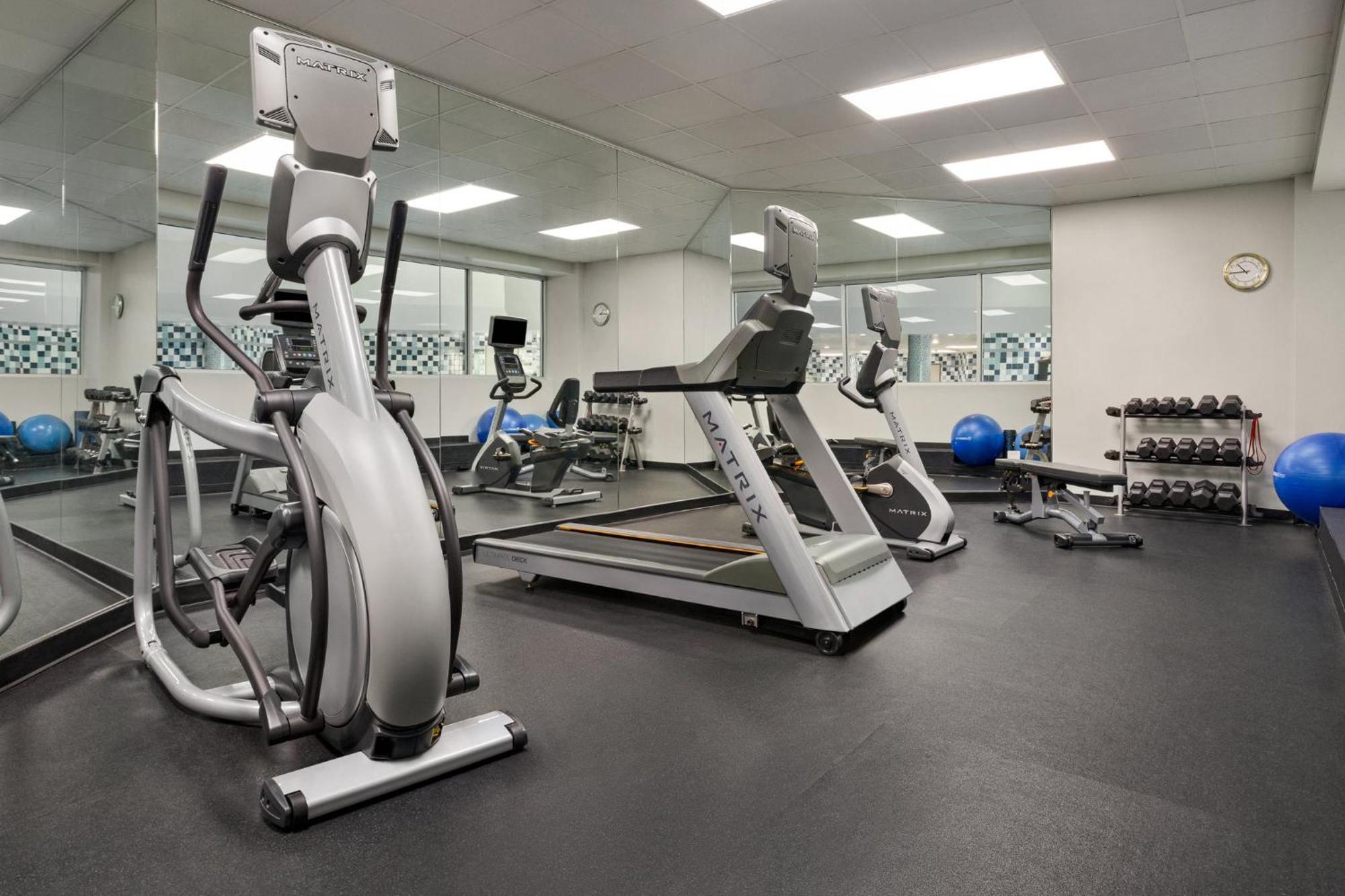 Holiday Inn Louisville East - Hurstbourne By Ihg Bagian luar foto