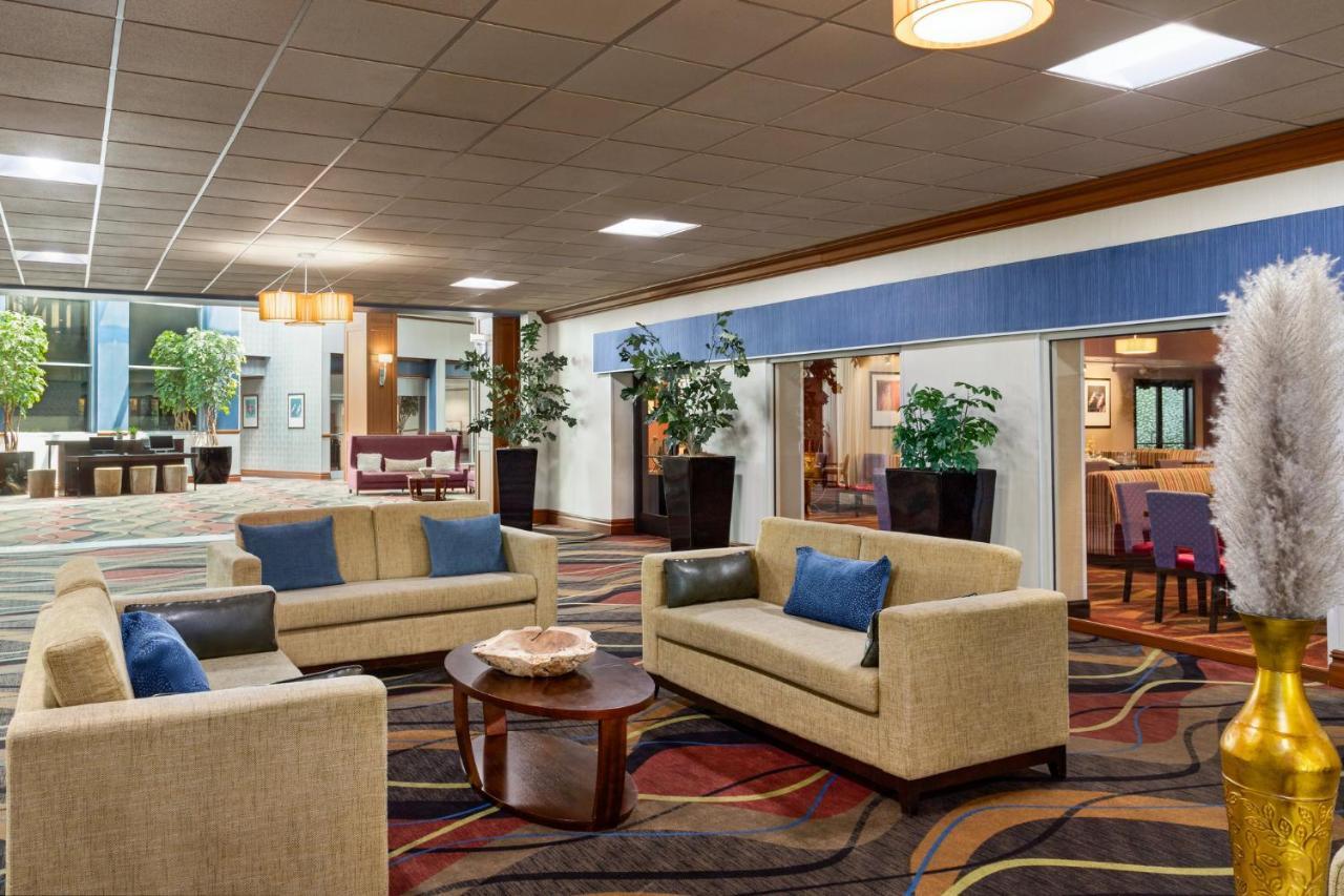 Holiday Inn Louisville East - Hurstbourne By Ihg Bagian luar foto