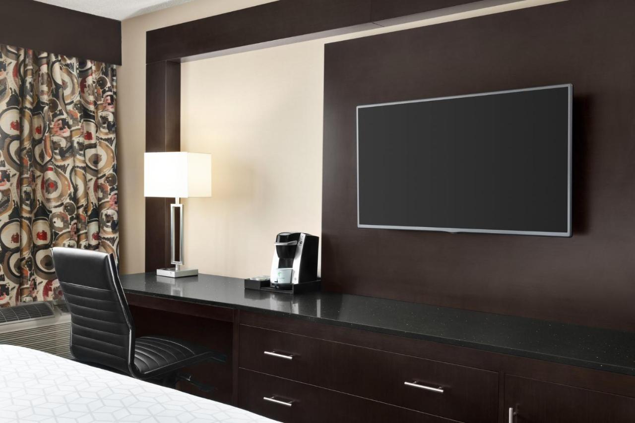 Holiday Inn Louisville East - Hurstbourne By Ihg Bagian luar foto