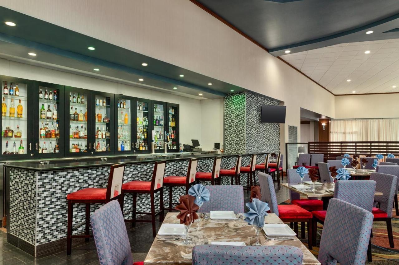 Holiday Inn Louisville East - Hurstbourne By Ihg Bagian luar foto