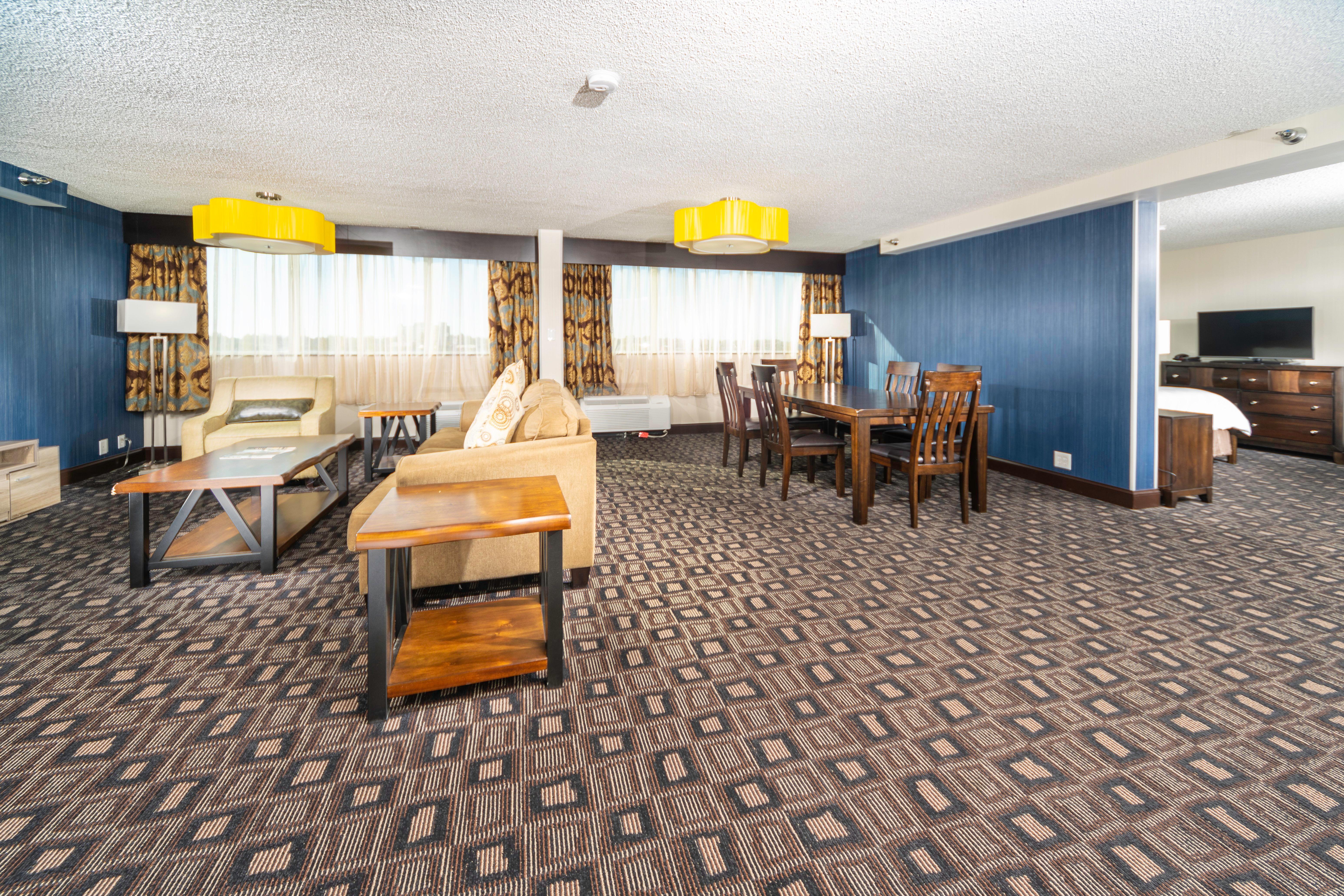 Holiday Inn Louisville East - Hurstbourne By Ihg Bagian luar foto