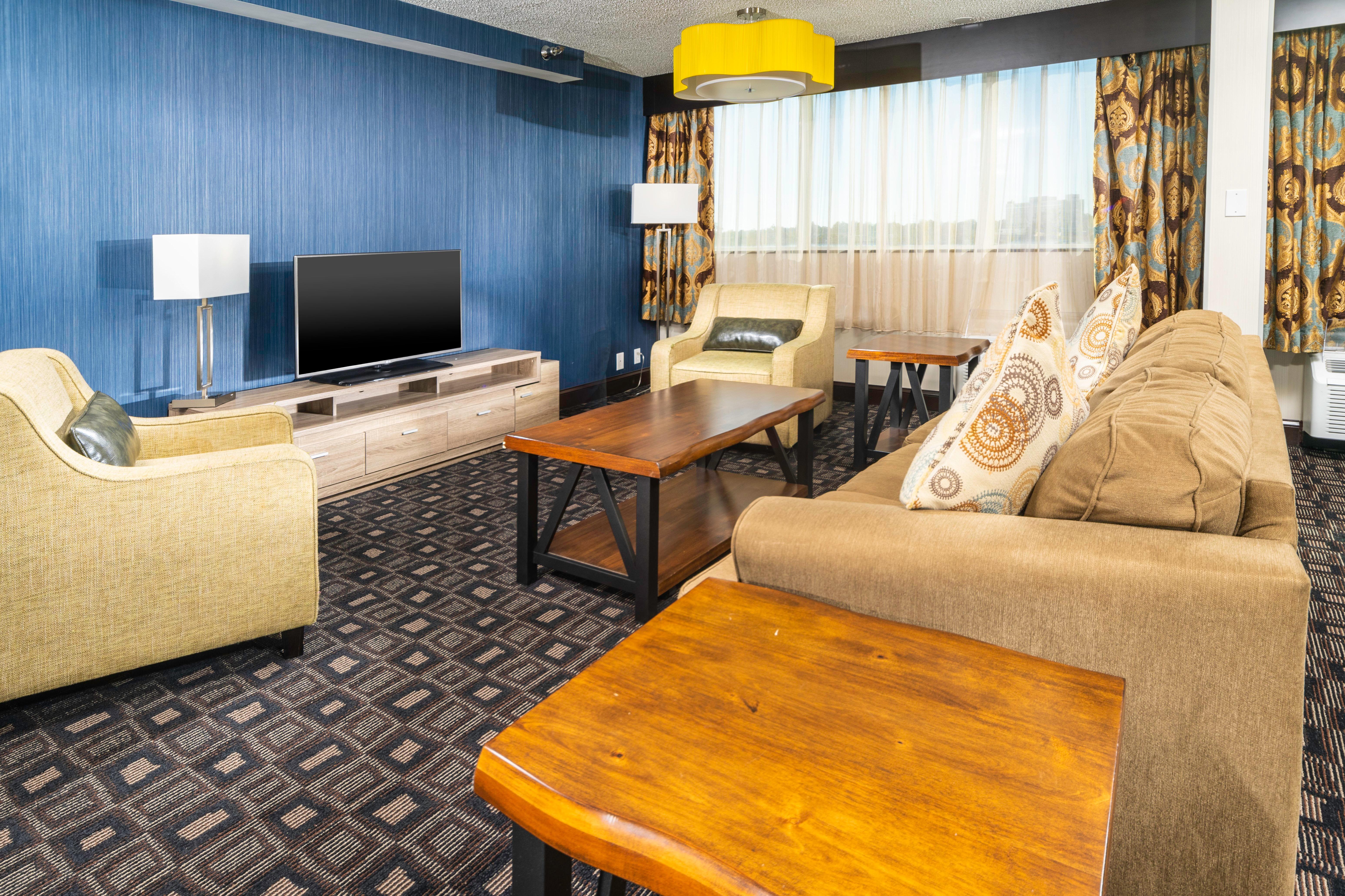 Holiday Inn Louisville East - Hurstbourne By Ihg Bagian luar foto