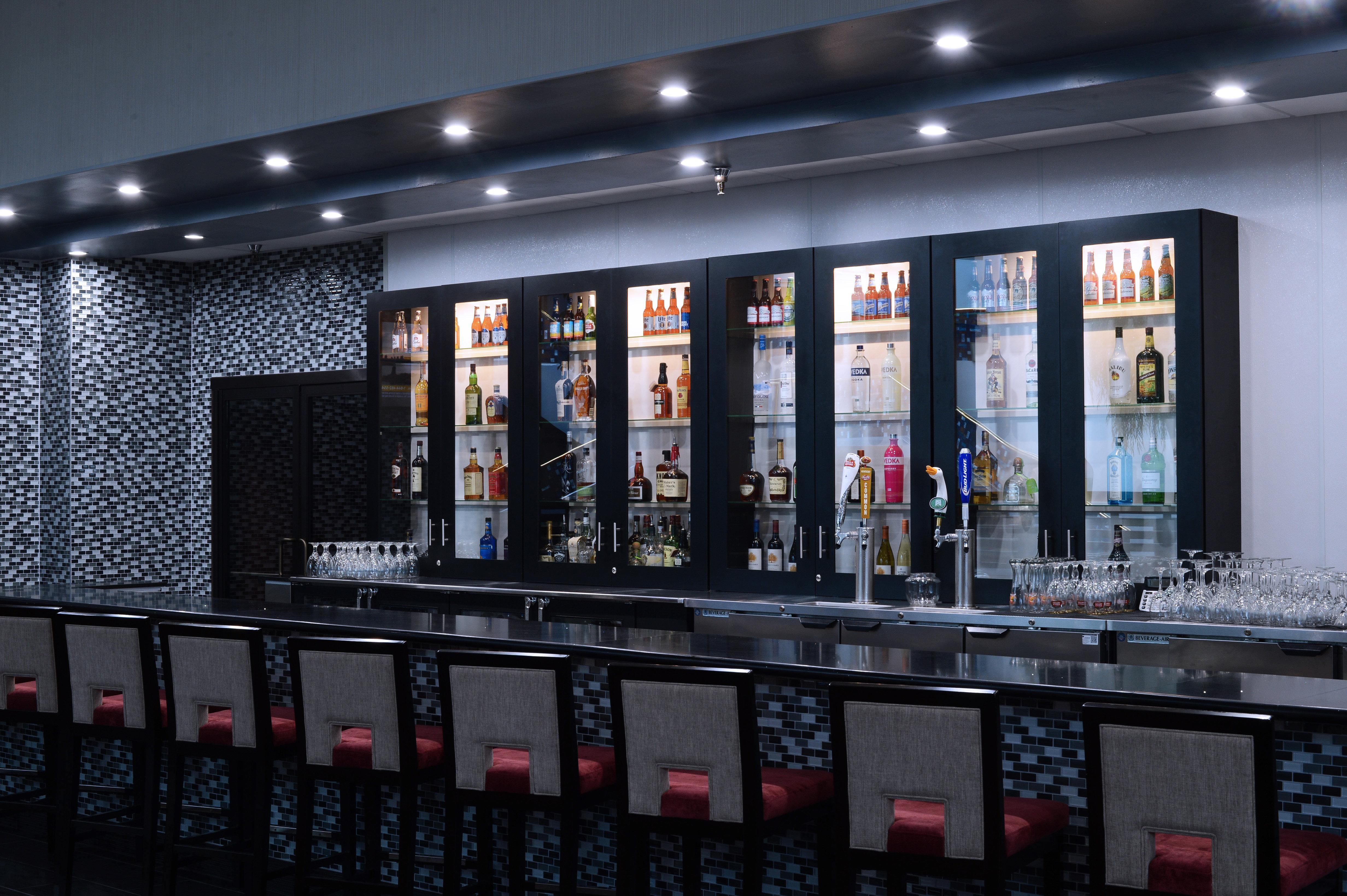 Holiday Inn Louisville East - Hurstbourne By Ihg Bagian luar foto