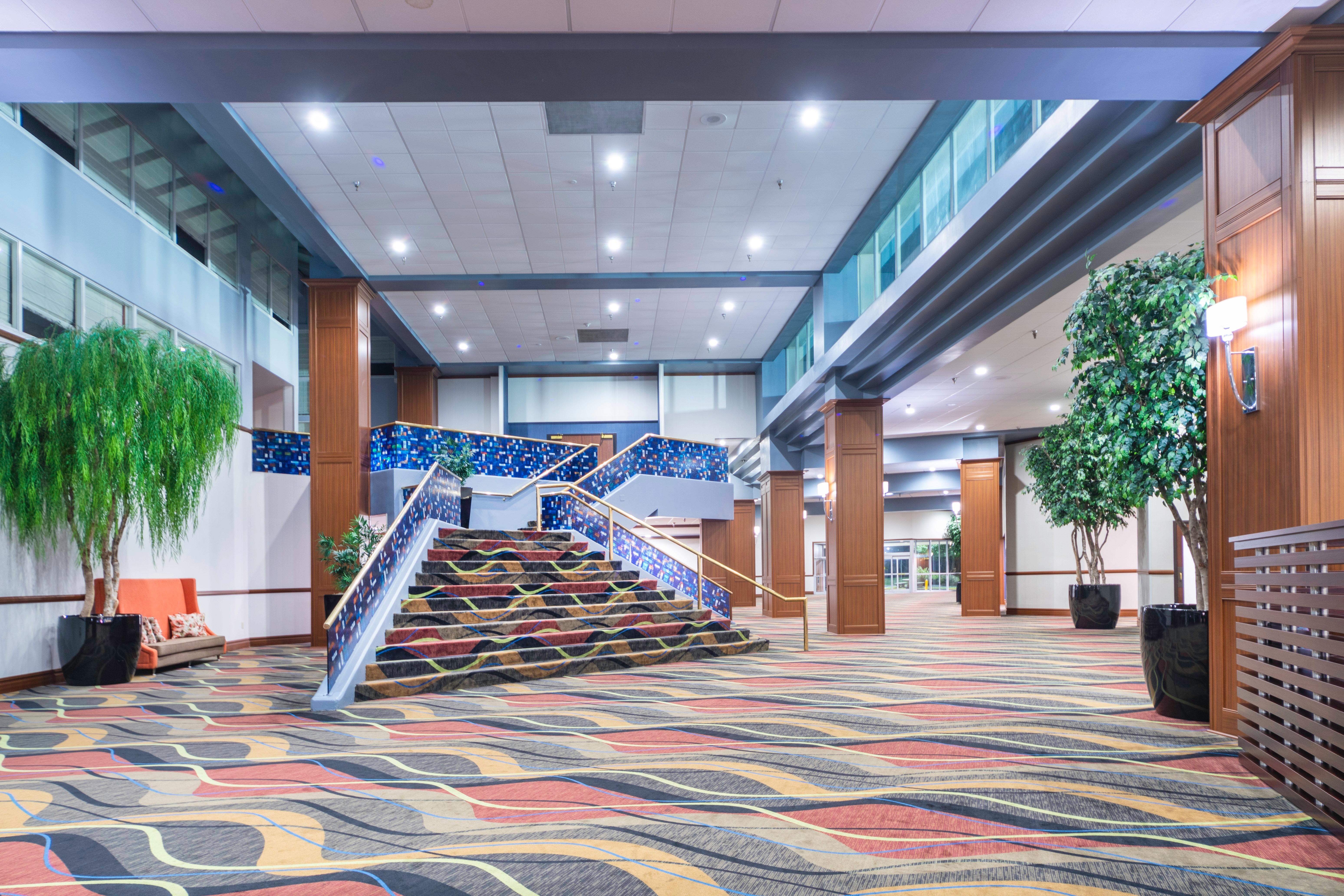 Holiday Inn Louisville East - Hurstbourne By Ihg Bagian luar foto